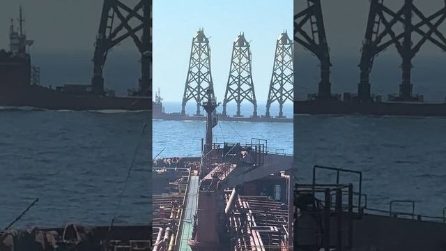 Heavy Lift vessel crossing my bow смотреть онлайн