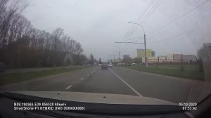 Как повернуть направо при наличии полосы для автобусов