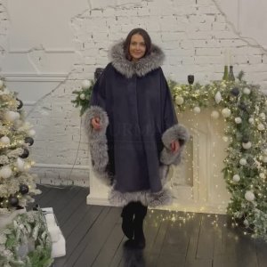 Зимнее пончо с капюшоном и мехом чернобурой лисицы, 361