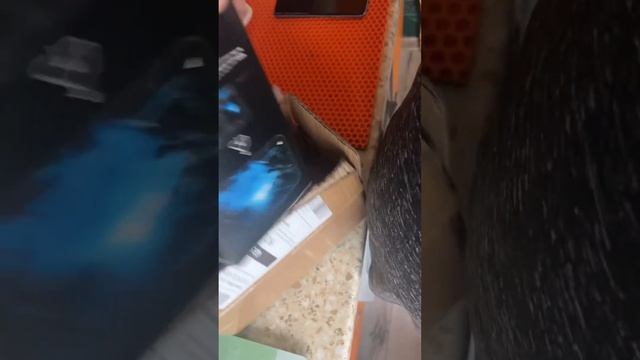 Процесс взвешивания посылки OZON GLOBAL (заказ N 55259231-0097)