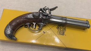 Пистолет трехствольный кремневый Франция 18 в., Revolving 3 barrel flintlock pistol, Denix 1306