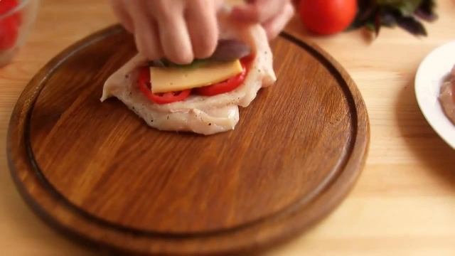 Куриное филе, запеченное с сыром и помидорами! Быстро и очень вкусно смотреть онлайн