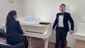 Комар один задумавшись