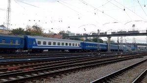 Электровоз ЧС7-с пассажирским поездом