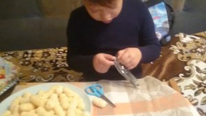 кукурузные палочки с игрушкой