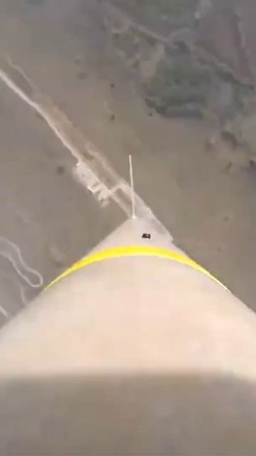 Полет ракета на высоту 2 км и выпуском спасательного парашюта! #podarini #ракета #парашют смотреть онлайн