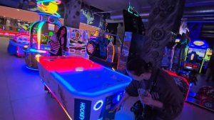 Вечером пешком в Махмутлар, зашли в ТЦ  в Алании