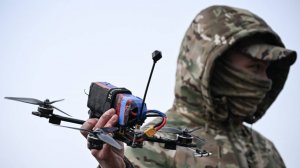 Операторы FPV-дронов поразили технику и боевиков ВСУ. Лучшее видео из зоны СВО