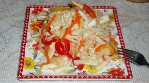 Маринованный салат из капусты с перцем и морковью