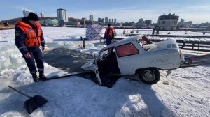 Подъем затонувшего автомобиля.