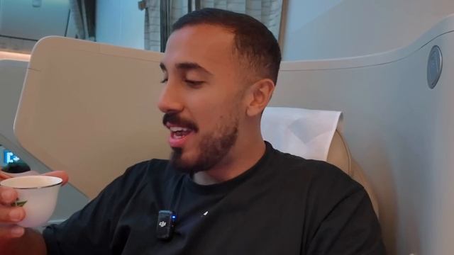 سافرت على الكرسي الممنوع في الطيارة 🚫 смотреть онлайн