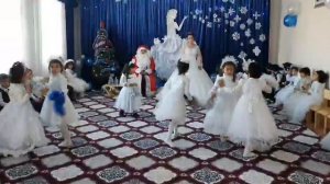 Yangi yil uchun "Qor parchalar" raqsi. СНЕЖИНКИЙ