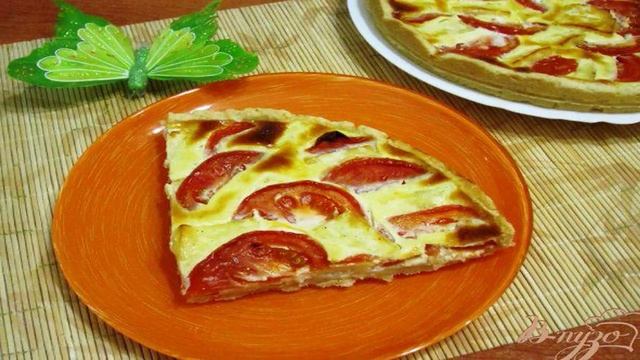 Закусочный пирог с помидорами и брынзой