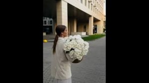 ДАРИТЕ ЖЕНЩИНАМ ЦВЕТЫ