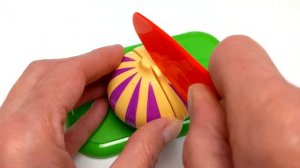 Малышам -  Как нарезать пластиковые овощи ASMR