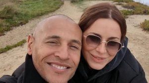 Ани Лорак снялась в мини-платье на мальдивском пляже вместе с мужем