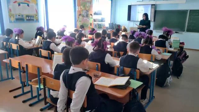 Чичахова Елена Николаевна, литературное чтение на родном языке в 3 "б" классе смотреть онлайн