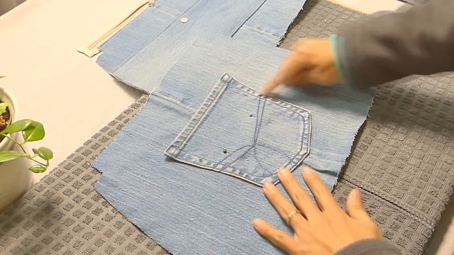 How to Make a Simple Minimalist Denim Crossbody Bag with Zipper Out of Old Jeans | Upcycle Craft смотреть онлайн