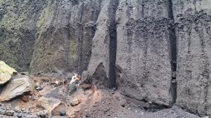 Строительство, шахтёры готовяться разрушать стенки карьера