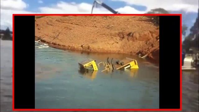 amazing heavy equipment accidents, backhoe loader accident, construction accident compilation