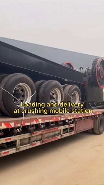 Loading and delivery of 200 tons per hour mobile crushing station смотреть онлайн