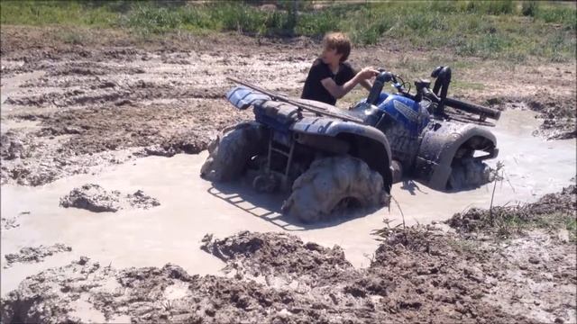 Yamaha Grizzly 660- mud holes at Mud buddys! смотреть онлайн