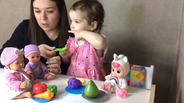 Каролина КАК МАМА. Кормим пупсов смотреть онлайн