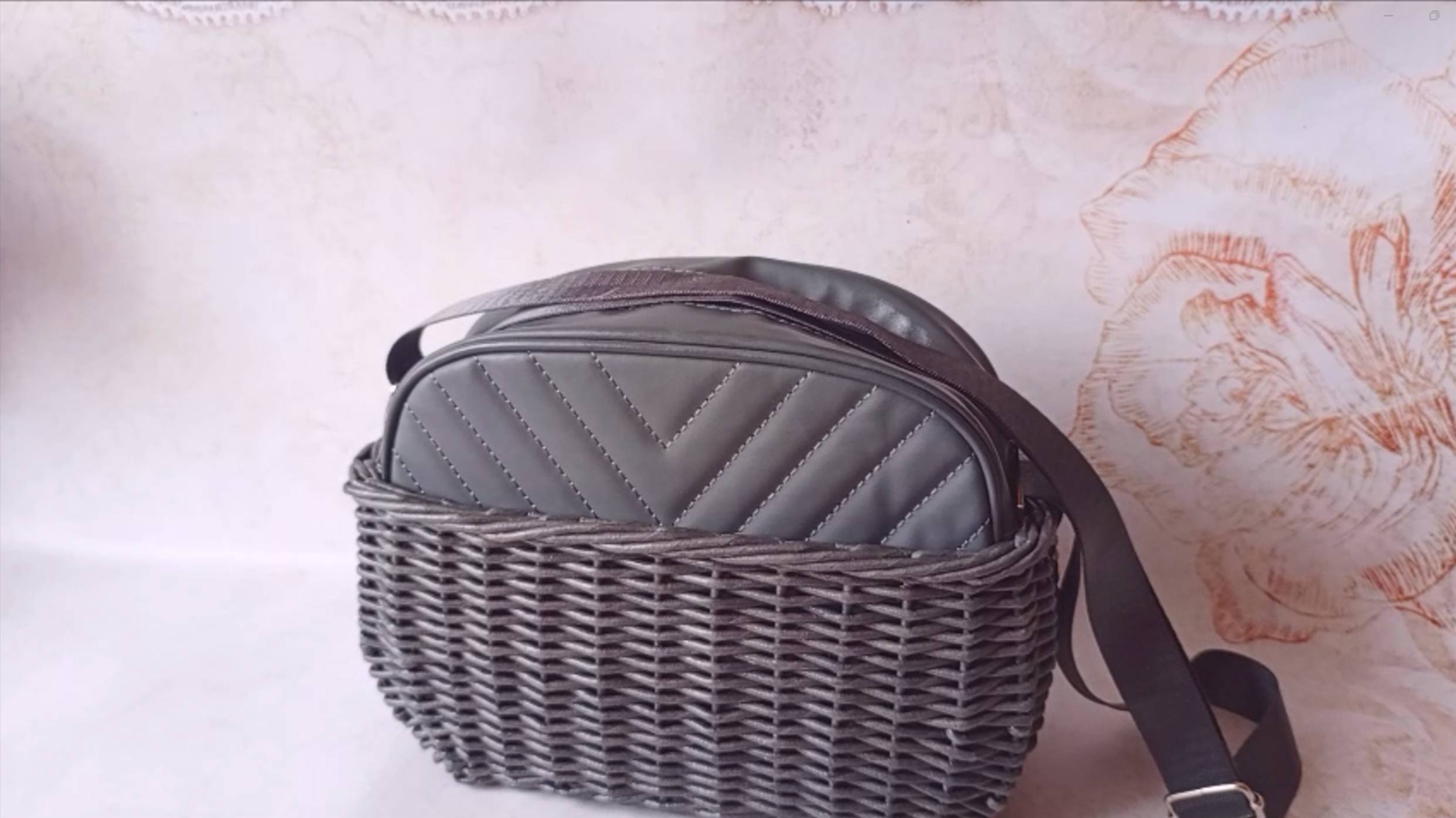 Сумочка комбинированная в корзинке смотреть онлайн