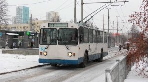 Троллейбус Екатеринбурга ЗиУ-682Г [Г00] борт. №162 маршрут №11 на конечной остановке "ЖД вокзал"