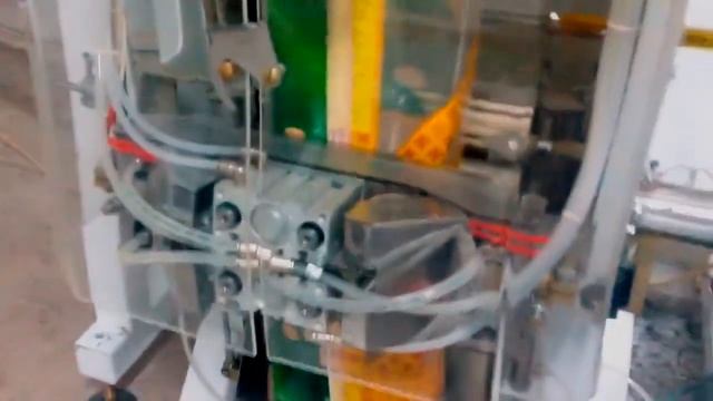 .ФАСОВКА ГРЕЧНЕВОЙ КРУПЫ УПАКОВОЧНЫЙ АВТОМАТ.Россия Воронеж. смотреть онлайн