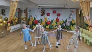 Танец "Отмените войну" Девочки 9 мая в детском саду