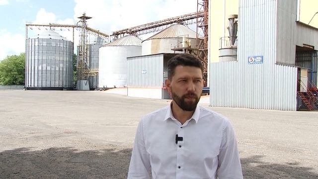Первая машина с зерном нового урожая на Слуцком комбинате хлебопродуктов.