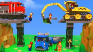 Для детей Экскаватор строит мост