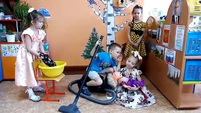 Григорьева Василиса, Вишкурев Роман, Ипатова Мирослава, Синельщикова София.  Стихотворение "Космона"