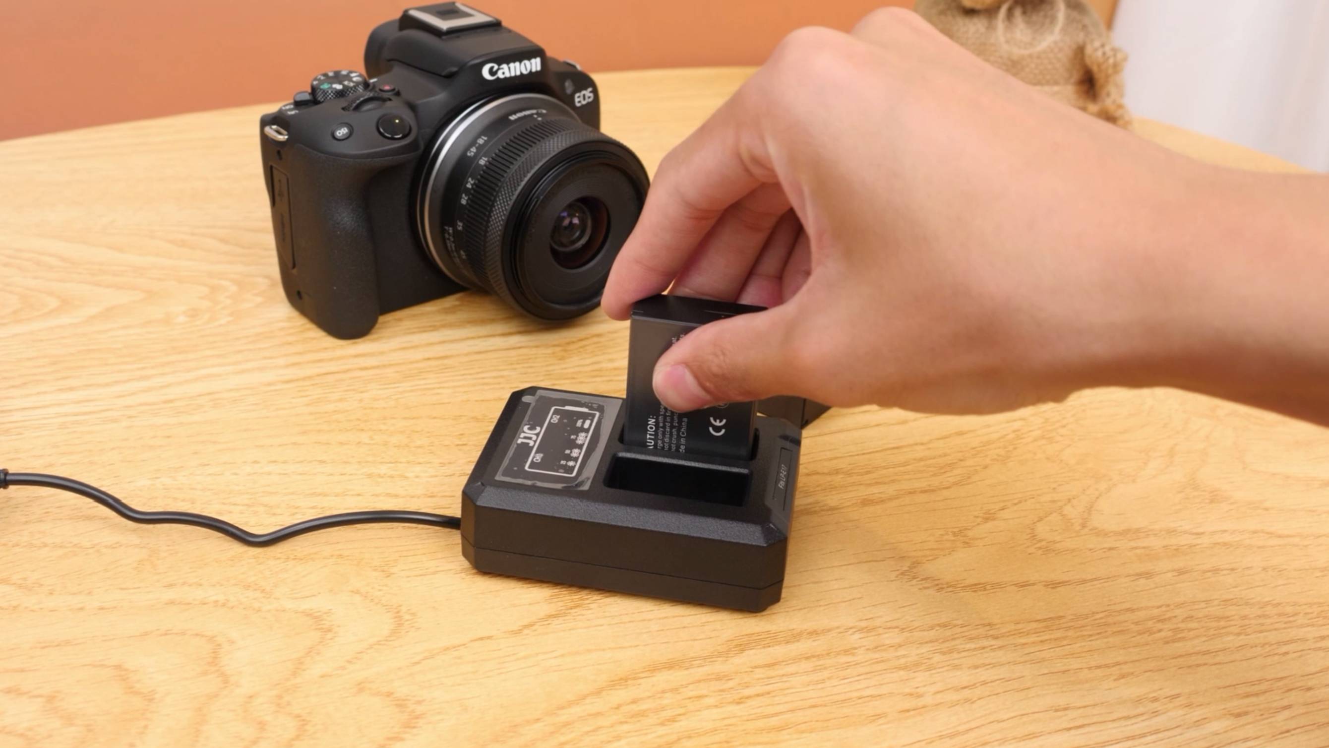 Зарядное устройство JJC DCH-LPE17