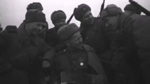 В_землянке_Песня_военных_лет_Лучшие_фото_Бьется_в_тесной_печурке