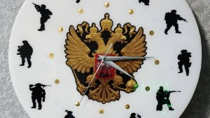 Часы из эпоксидной смолы.
