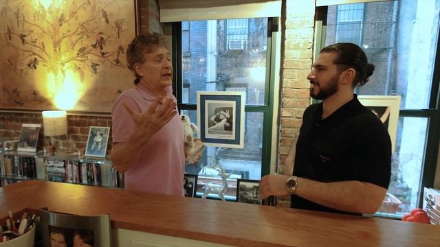 Functionality and what to do when you run out of wall space, for your art! смотреть онлайн