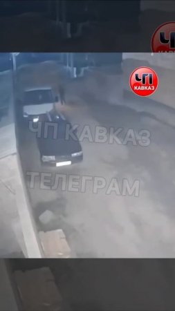 В Каспийске двое неизвестных подожгли газель !!!