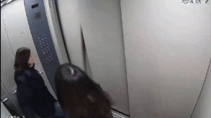 ‼️🛗В Ново-Переделкино девушки решили проверить на прочность лифт и едва не сорвались вниз‼️🛗