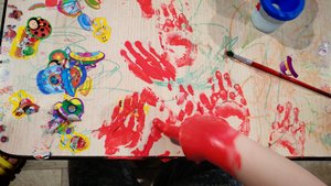 рисуем пальчиковыми красками, развиваем мелкую моторику, рисование для малышей, детские игры