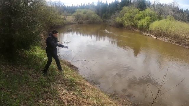 #река #магнит ,🧲🧲🧲 пошли по кидать поиковый магнит достали раму от мотоцикла 🏍️ смотреть онлайн