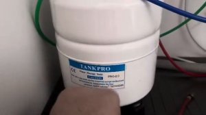 Обслуживание фильтра для воды по системе обратного осмоса