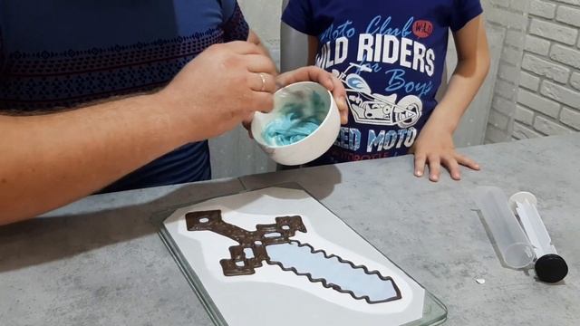 Что ПОЛУЧИТСЯ? КРУТОЙ ШОКОЛАДНЫЙ МЕЧ из МАЙНКРАФТ! С Кириллом И Ксюшей! смотреть онлайн