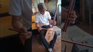 Ренат Суразов играет на икили