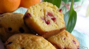 Апельсиновые кексы с брусникой