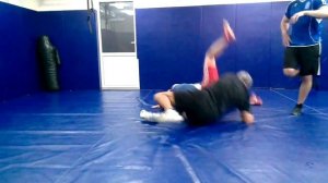 Приемы вольной борьбы,заход за спину противника,с зависанием .