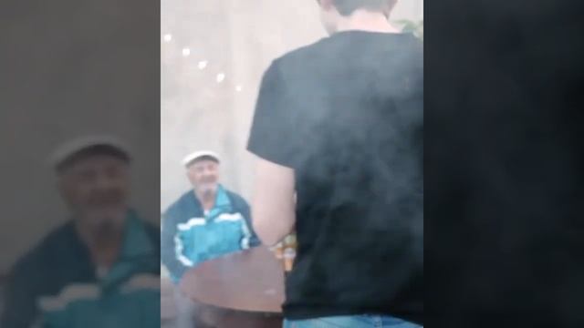 Дед Толя и внук на шашликах🍖 смотреть онлайн