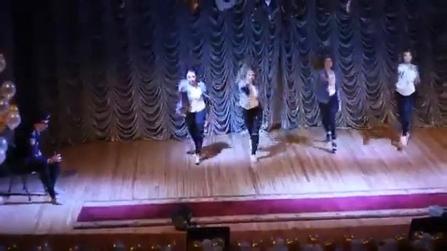 ТАНЕЦ ФЛЕШМОБ НА ВЫПУСКНОЙ!!! смотреть онлайн