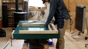 Изготовелние небольшого квадратного столика с нижней полкой мастером Ишитани